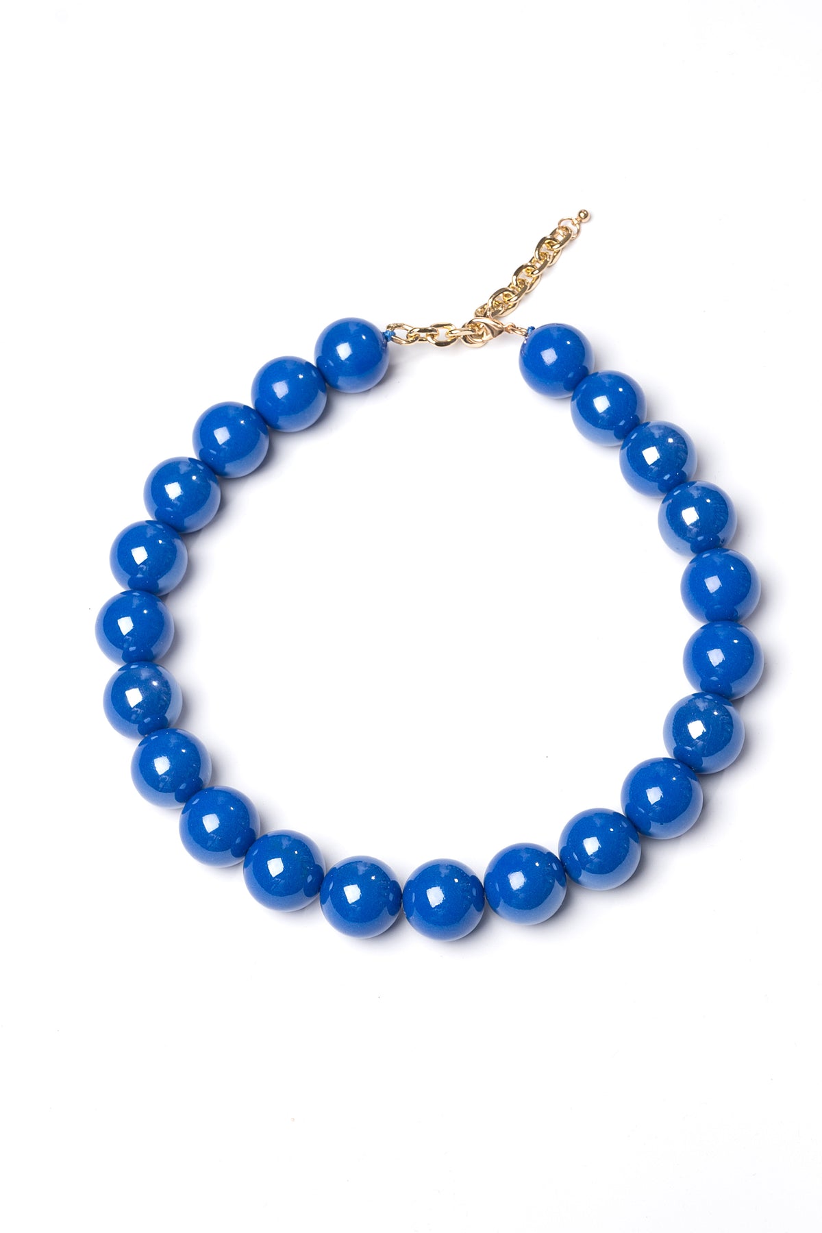 Κολιέ με μπλε χάντρες και χρυσή μεταλλική αλυσίδα