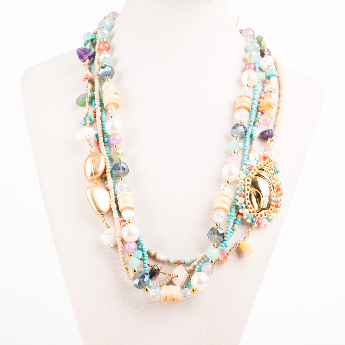Γυναικείο πολύσειρο κολιέ με πολύχρωμες χάντρες και χρυσό κοχύλι