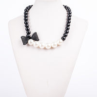 Κολιέ με μαύρες χάντρες, περλέ πέρλες και φιόγκο