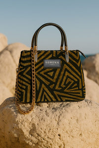Τσάντα Sorena με χρυσό γεωμετρικό σχέδιο και αλυσίδα