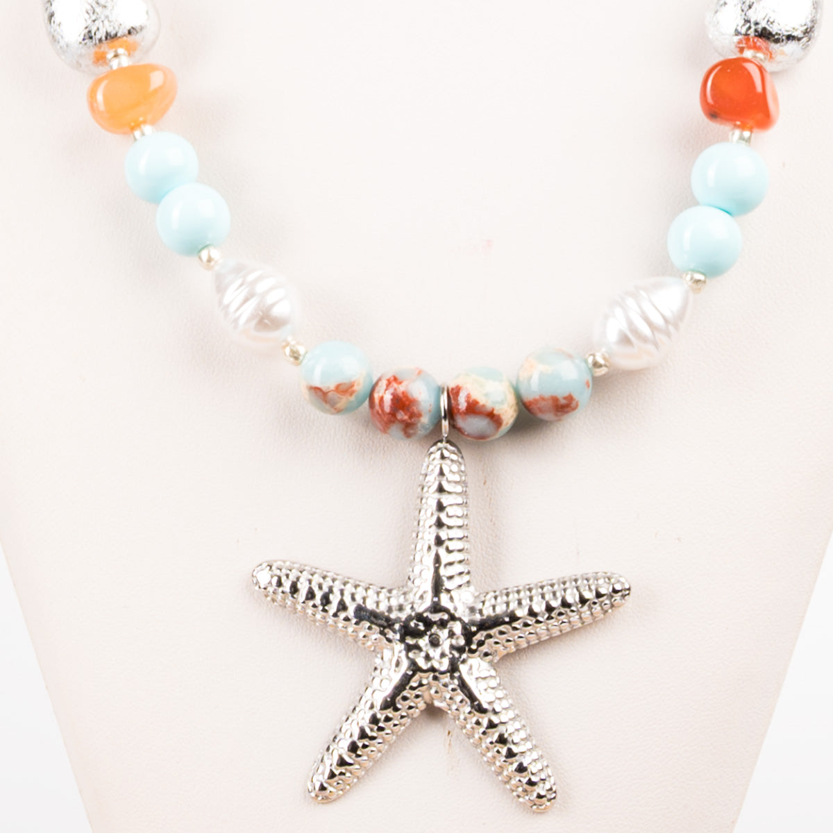 Κολιέ με ασημένιο αστερία και γαλάζιες χάντρες