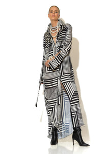 Ασπρόμαυρο μακρύ σατέν φόρεμα oversized με γεωμετρικό print και κουμπιά