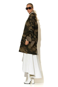 Oversized σακάκι camo με βολάν στις μανσέτες και κρύσταλλα C-THROU από το Ellisargi Boutique