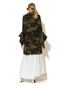 Oversized σακάκι camo με βολάν στις μανσέτες και κρύσταλλα C-THROU από το Ellisargi Boutique