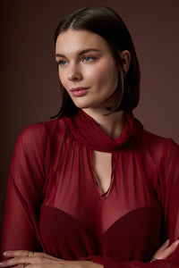 Διάφανη κόκκινη μπλούζα iRous με μαντήλι λαιμού