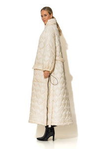 Μακρύ εκρού παλτό puffer C-THROU με ζώνη και πλαϊνά φερμουάρ – Ellisargi Boutique