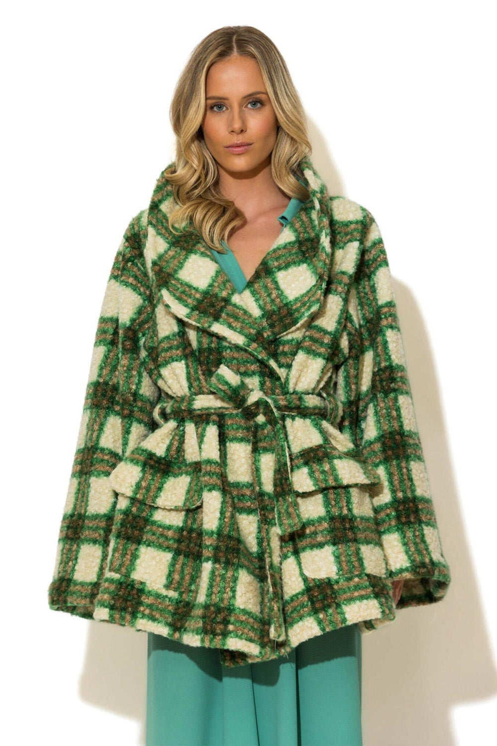 Καρό παλτό μπουκλέ C-THROU σε πράσινο και εκρού με ζώνη – Ellisargi Boutique