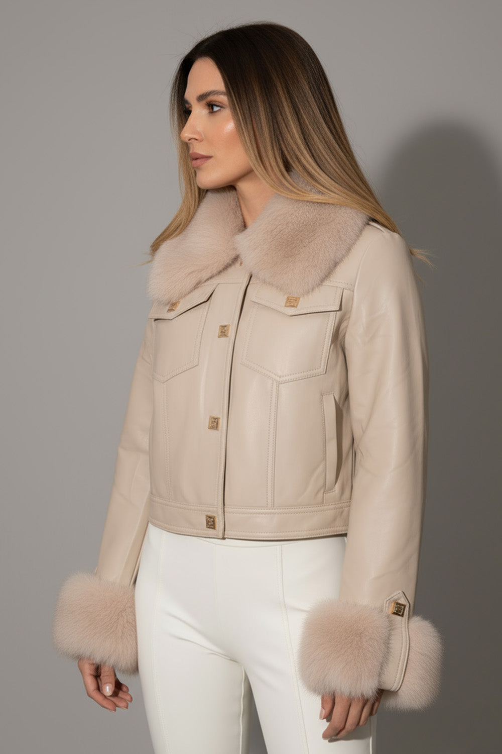 Κοντό μπεζ μπουφάν με αποσπώμενη γούνα