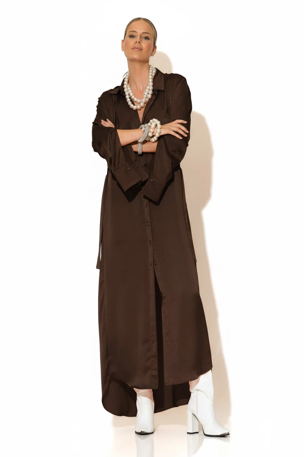 Μακρύ σατέν πουκαμισοφόρεμα C-THROU σε καφέ χρώμα με γιακά και κουμπιά – Ellisargi Boutique