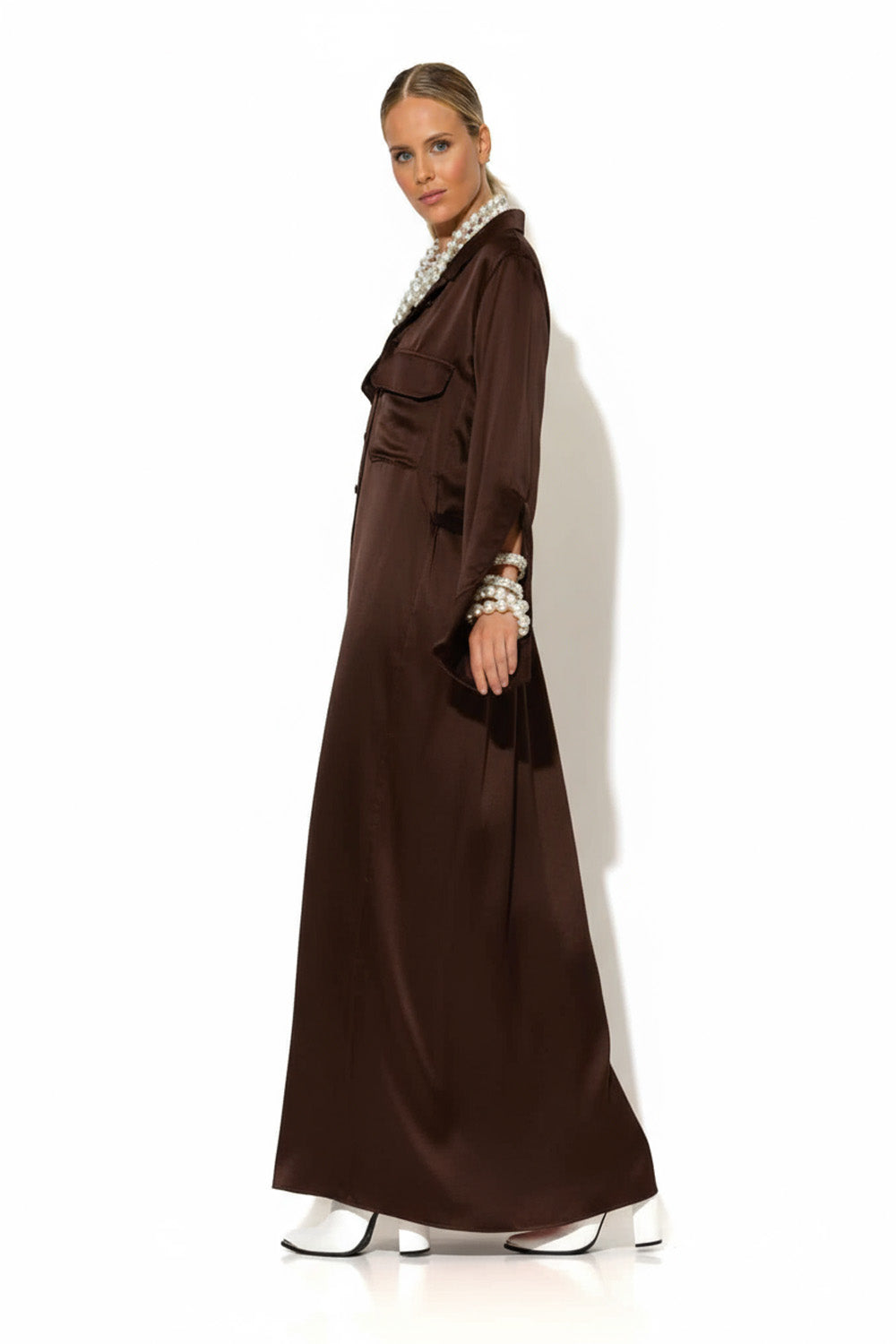 Μακρύ σατέν πουκαμισοφόρεμα C-THROU σε καφέ χρώμα με γιακά και κουμπιά – Ellisargi Boutique