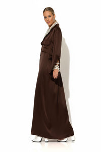 Μακρύ σατέν πουκαμισοφόρεμα C-THROU σε καφέ χρώμα με γιακά και κουμπιά – Ellisargi Boutique