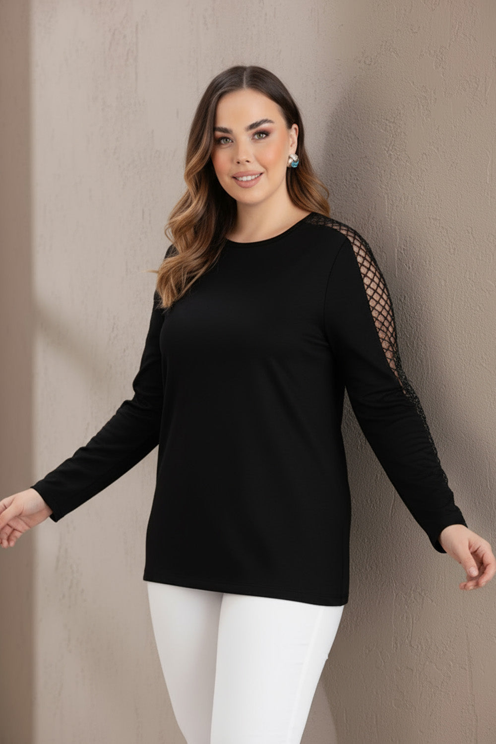 Μαύρη Μπλούζα με Δαντέλα στα Μανίκια