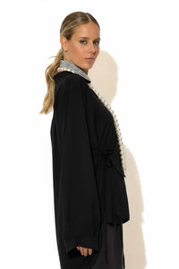 Μαύρη πουκαμίσα C-THROU με δέσιμο στο πλάι και ασύμμετρη γραμμή – Ellisargi Boutique