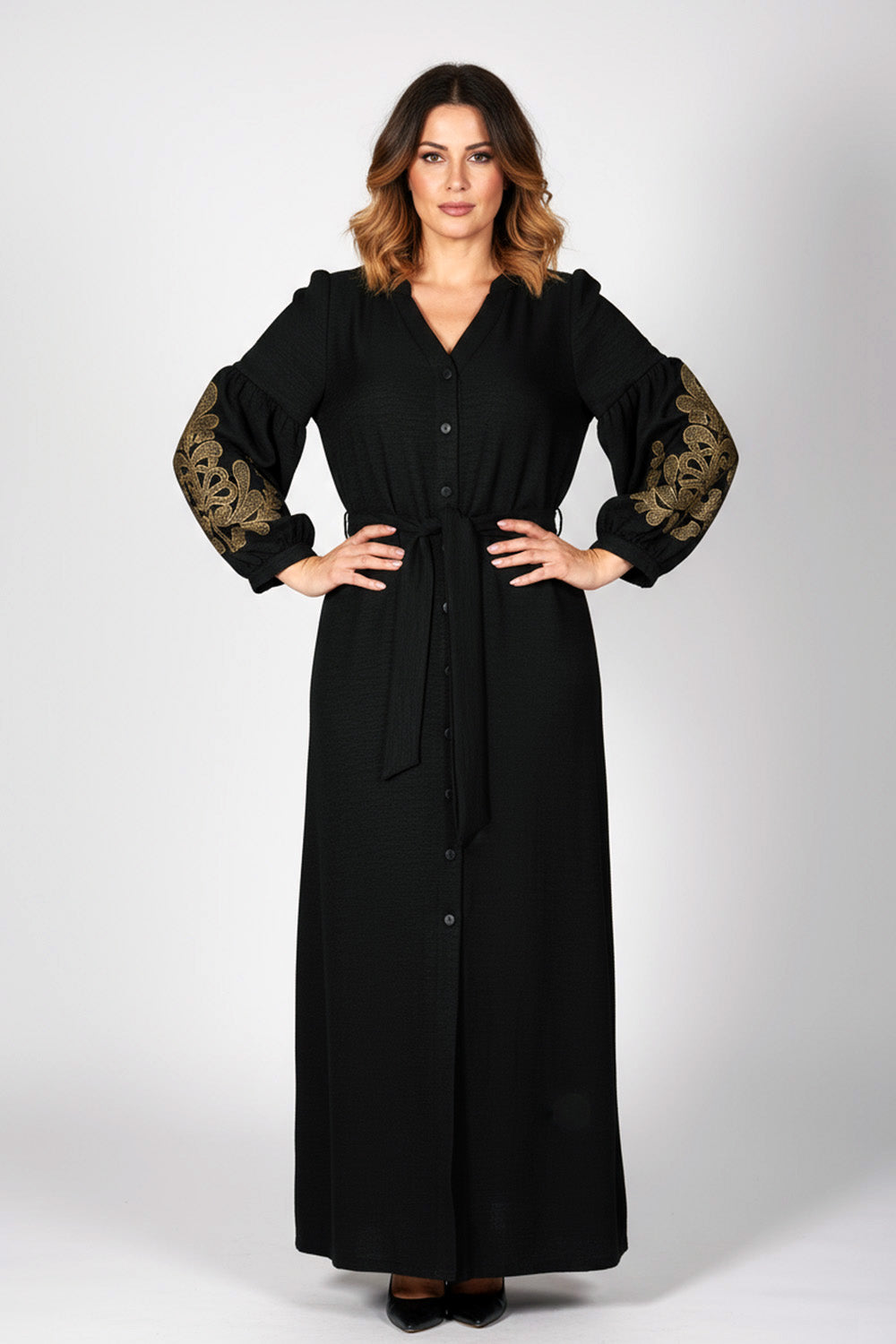 Μαύρο μακρύ φόρεμα με χρυσό τύπωμα στα μανίκια