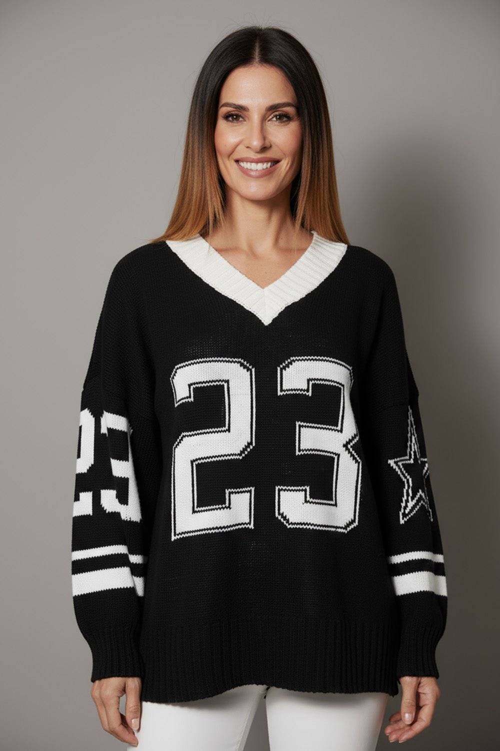 Μαύρο πλεκτό με V λαιμόκοψη και λευκές λεπτομέρειες από την Ellisargi Boutique