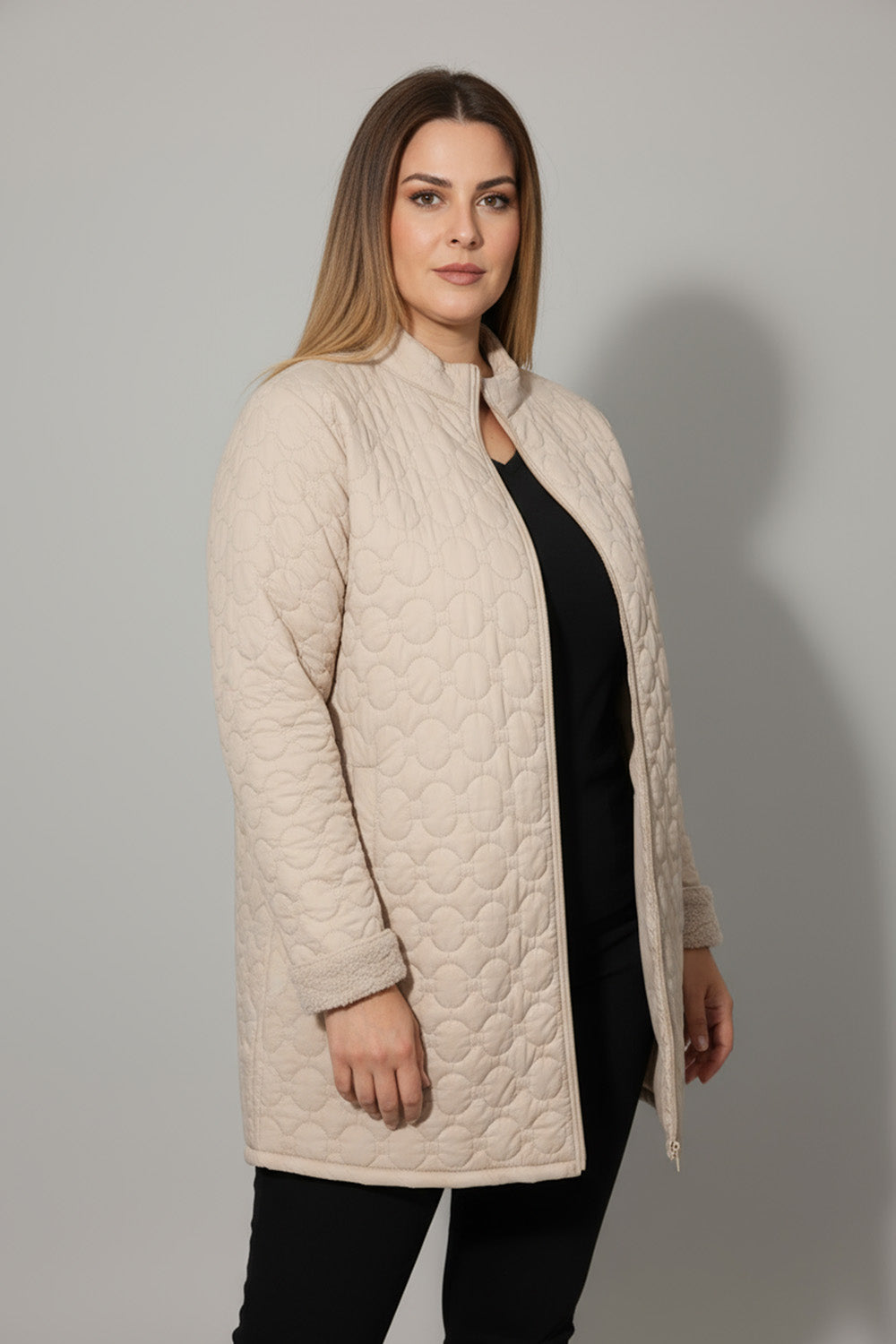 Μπεζ καπιτονέ μπουφάν plus size με φερμουάρ