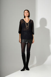 Μαύρη μπλούζα διαφάνεια με V λαιμόκοψη και χρυσό κέντημα φύλλων στην πλάτη.