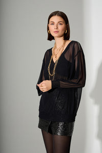 Μαύρη μπλούζα διαφάνεια με V λαιμόκοψη και χρυσό κέντημα φύλλων στην πλάτη.