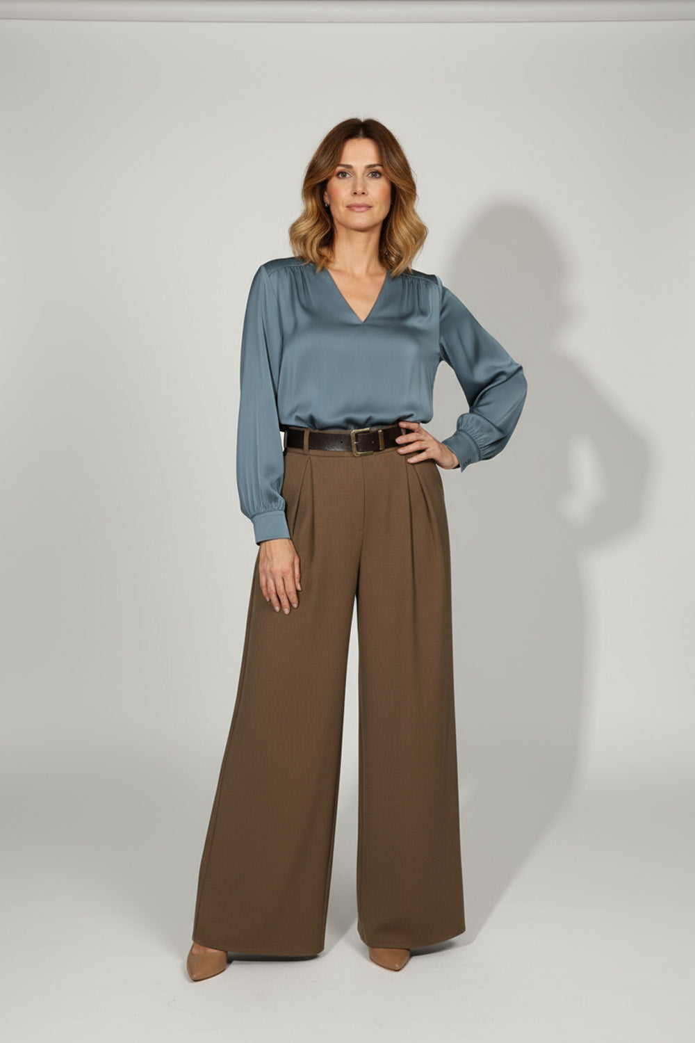 Καφέ παντελόνα με πιέτες