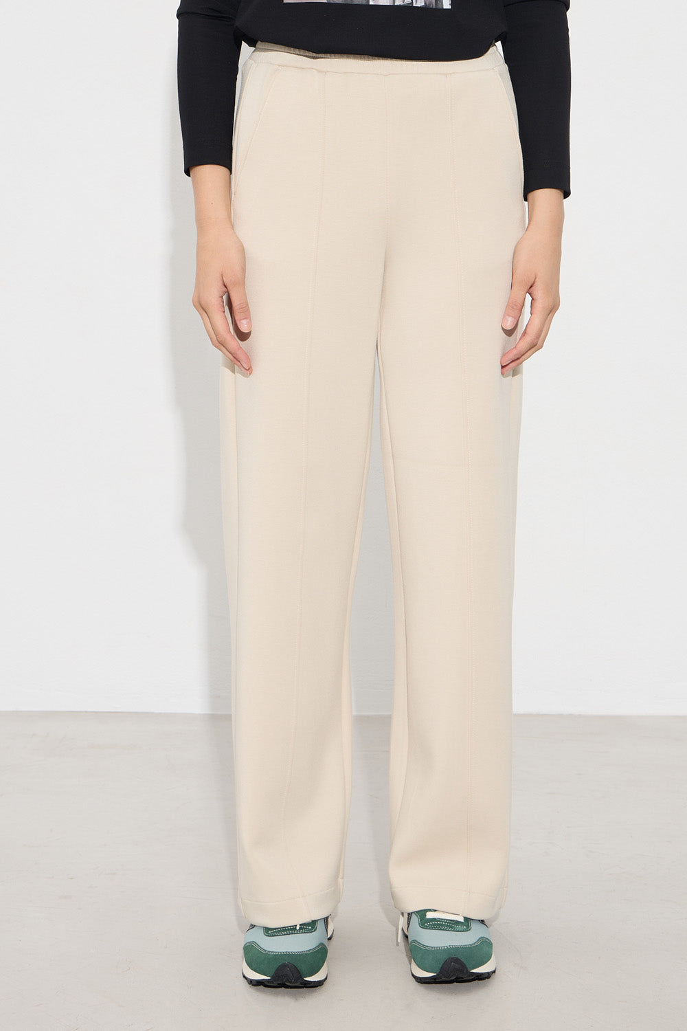 Μπεζ παντελόνι φούτερ σε ίσια γραμμή με λάστιχο στη μέση – Ellisargi Boutique