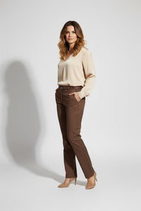 Καφέ παντελόνι σε ίσια γραμμή με ζώνη