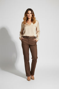 Καφέ παντελόνι σε ίσια γραμμή με ζώνη