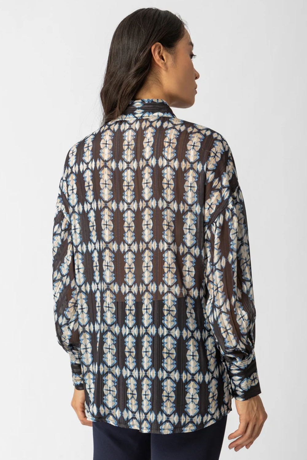 Πουκάμισο διάφανο με lurex λεπτομέρειες σε άνετη γραμμή