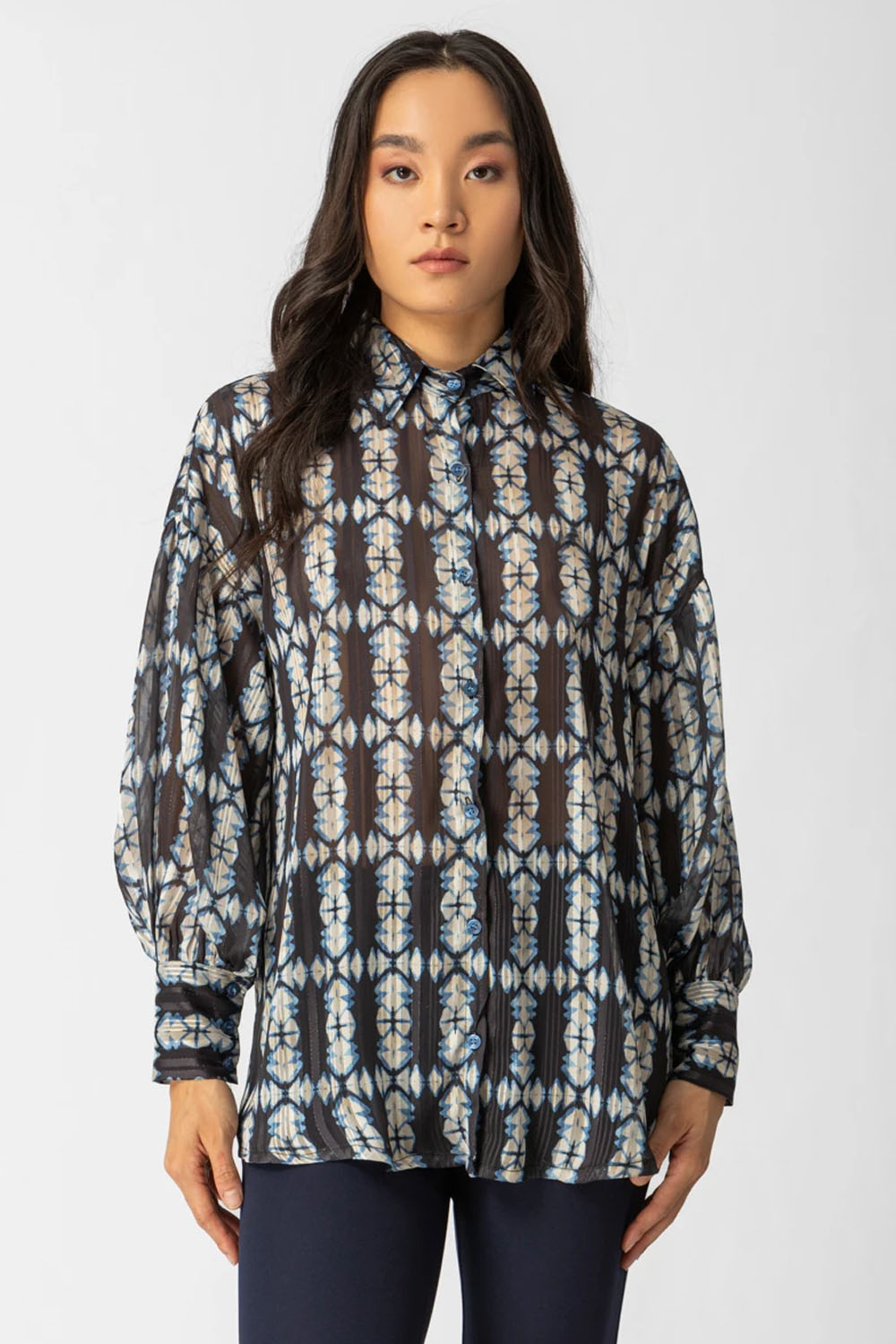 Πουκάμισο διάφανο με lurex λεπτομέρειες σε άνετη γραμμή