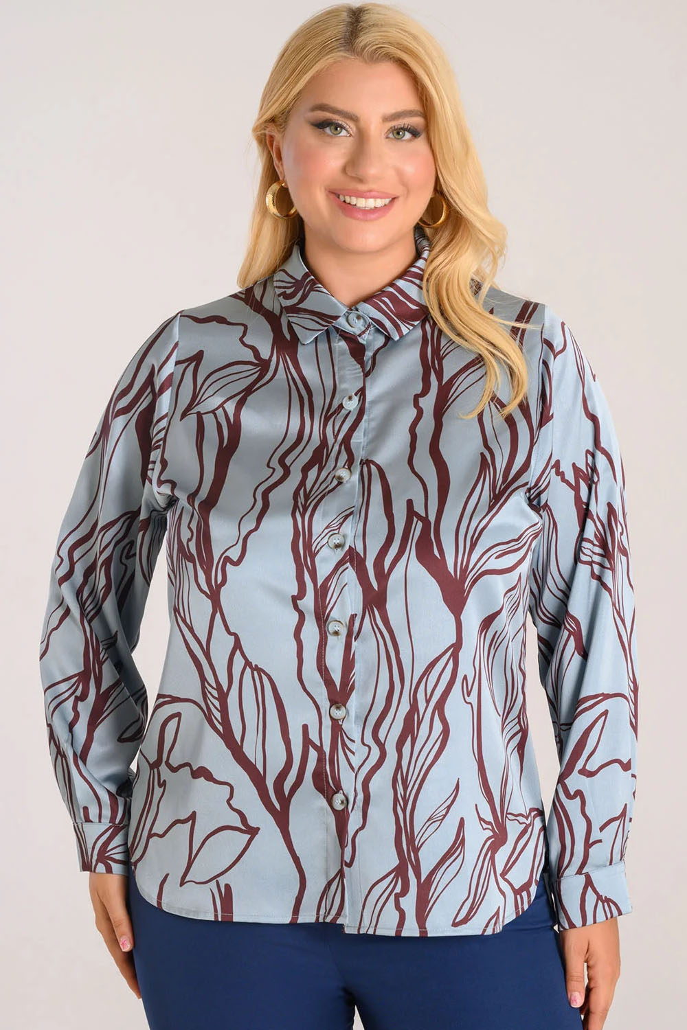 “Πουκάμισο γαλάζιο με μπορντό σχέδιο σε plus size γραμμή”