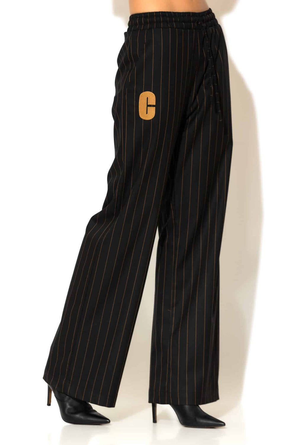 Ριγέ φαρδύ παντελόνι με λάστιχο και λογότυπο C-THROU