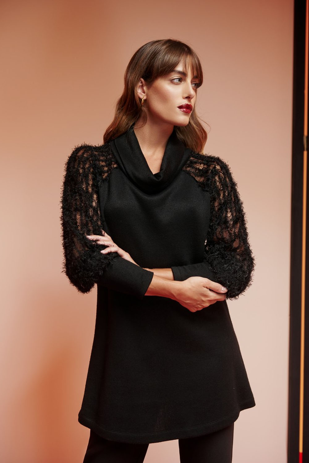 Μαύρη τουνίκ με διάφανα μανίκια και drape λαιμό Ellisargi Boutique