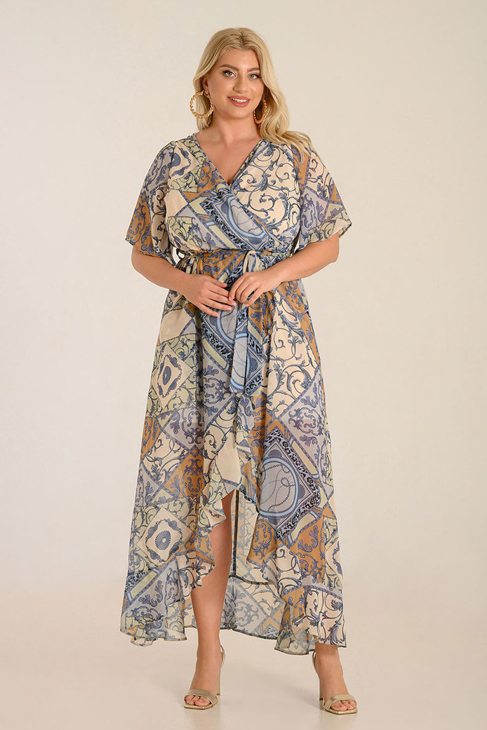 Φόρεμα κρουαζέ μουσελίνα με boho σχέδιο, αέρινη γραμμή και διακριτικό δέσιμο, ιδανικό για chic εμφανίσεις.