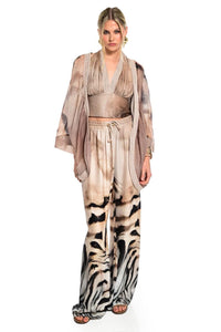 Κιμονό Animal Flow με animal print σε γήινες αποχρώσεις και χαλαρή γραμμή.