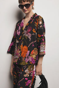 Γυναικείο πουκάμισο με exotic tropical print σε μαύρη βάση και φούξια λεπτομέρειες από ύφασμα με lyocell