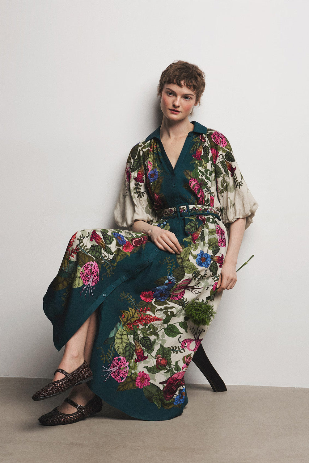 Φαρδύ Φόρεμα από Βισκόζη με Botanical Print και Ζώνη