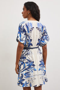 Flared mini φόρεμα με βισκόζη σε λευκή βάση και floral print σε μπλε αποχρώσεις