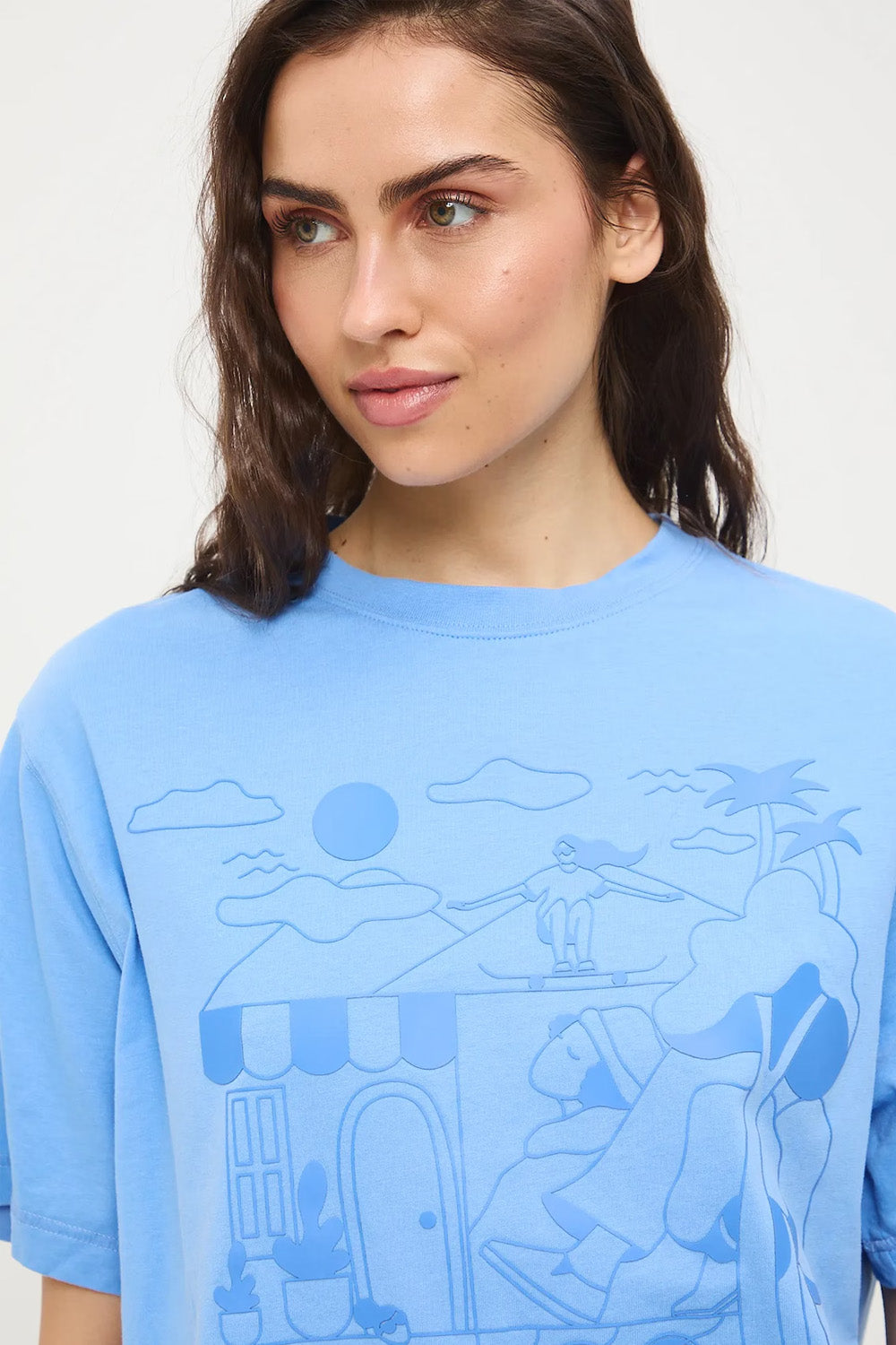Oversize γαλάζιο γυναικείο βαμβακερό t-shirt με tonal ανάγλυφο print και φαρδιά κοντά μανίκια