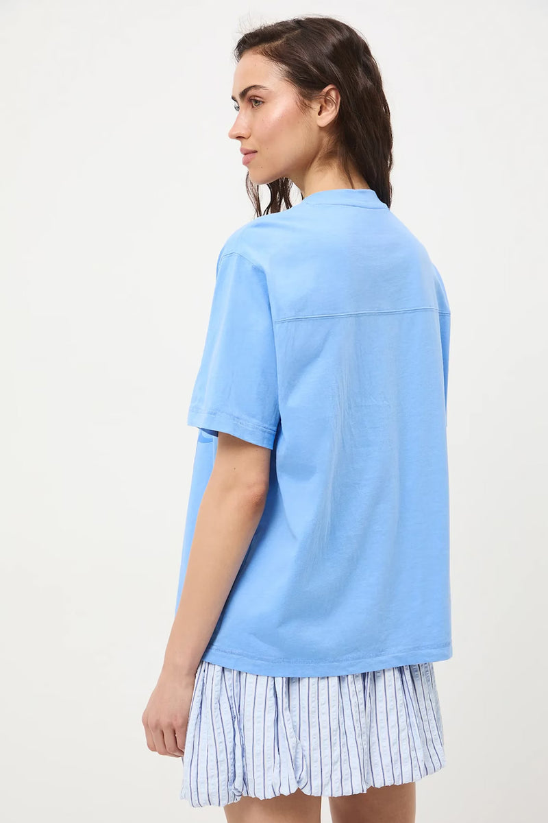 Oversize γαλάζιο γυναικείο βαμβακερό t-shirt με tonal ανάγλυφο print και φαρδιά κοντά μανίκια