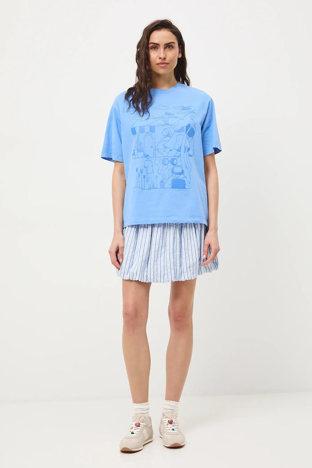 Oversize γαλάζιο γυναικείο βαμβακερό t-shirt με tonal ανάγλυφο print και φαρδιά κοντά μανίκια
