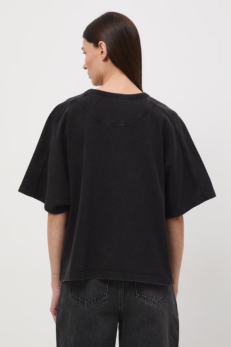 Oversize βαμβακερό t-shirt σε washed μαύρη απόχρωση με butterfly και botanical print