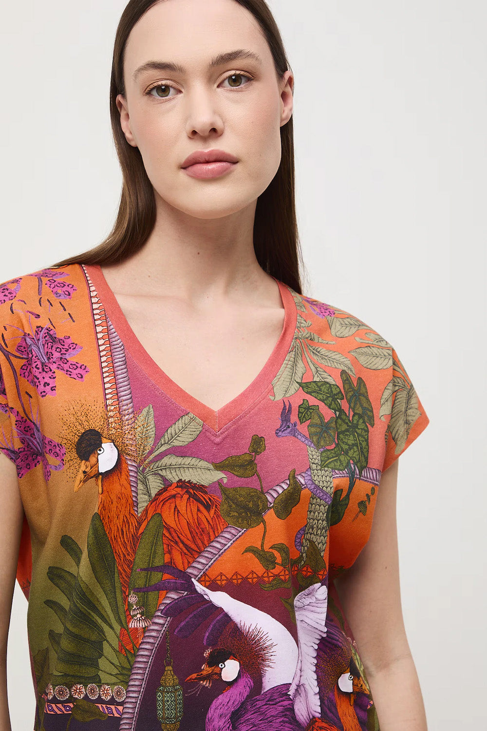 Γυναικείο t-shirt από βαμβάκι με ελαστάν και exotic tropical print σε πολύχρωμες αποχρώσεις
