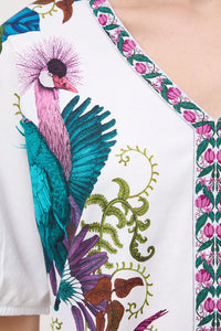 Oversize βαμβακερό λευκό t-shirt με exotic tropical print σε φούξια και turquoise αποχρώσεις