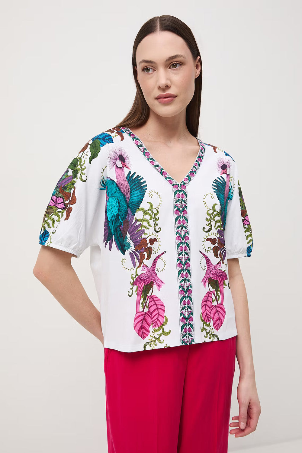 Oversize βαμβακερό λευκό t-shirt με exotic tropical print σε φούξια και turquoise αποχρώσεις