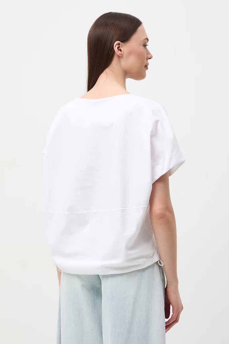Oversize λευκό t-shirt με artistic print και φαρδιά κοντά μανίκια