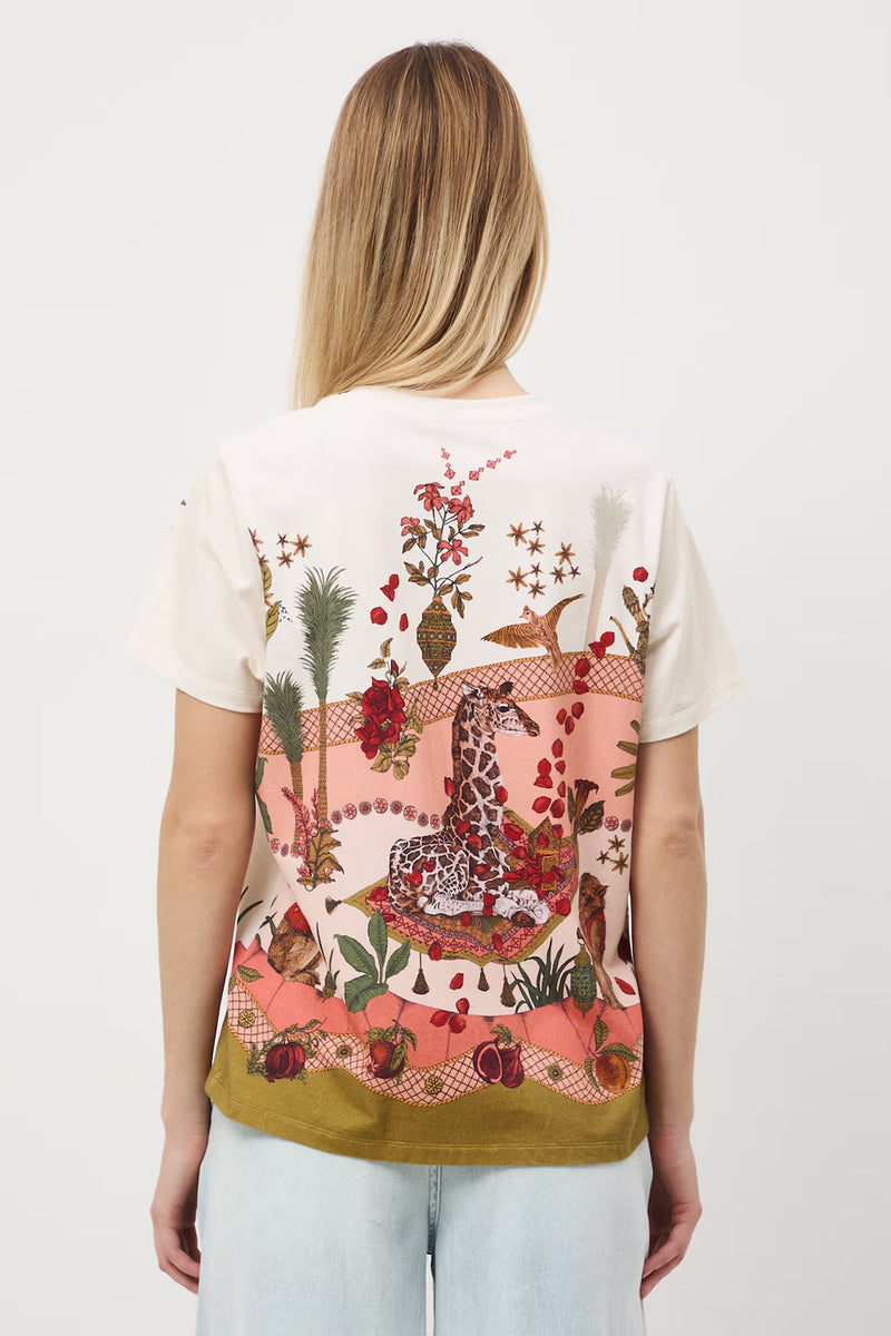 Γυναικείο εκρού t-shirt από βαμβάκι με ελαστάν και artistic print με exotic λεπτομέρειες