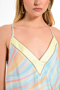 Γυναικείο αέρινο top Rainbow Print με λεπτές τιράντες, V λαιμόκοψη και παστέλ πολύχρωμο κυματιστό σχέδιο.