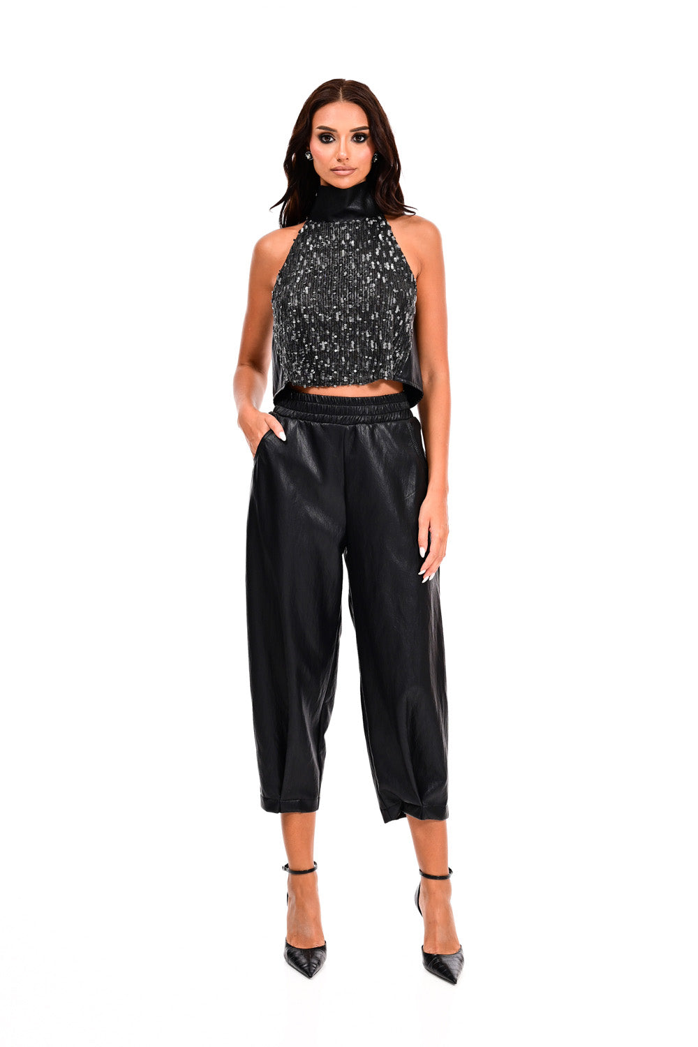 Αμάνικο τοπ παγιέτας σε μαύρο με ψηλό γιακά και cropped γραμμή από το Ellisargi Boutique