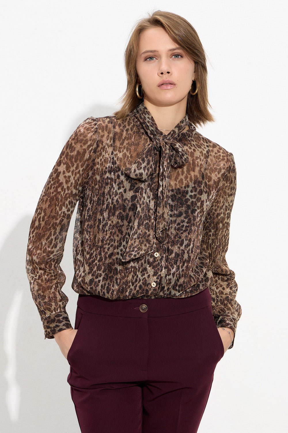 Ημιδιάφανο animal print πουκάμισο με δέσιμο στον λαιμό και μεταλλική λάμψη από την Ellisargi Boutique