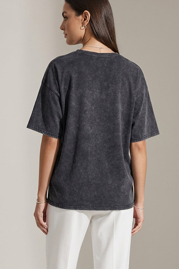 πίσω όψη ανθρακί washed γυναικείου t-shirt με χαλαρή γραμμή