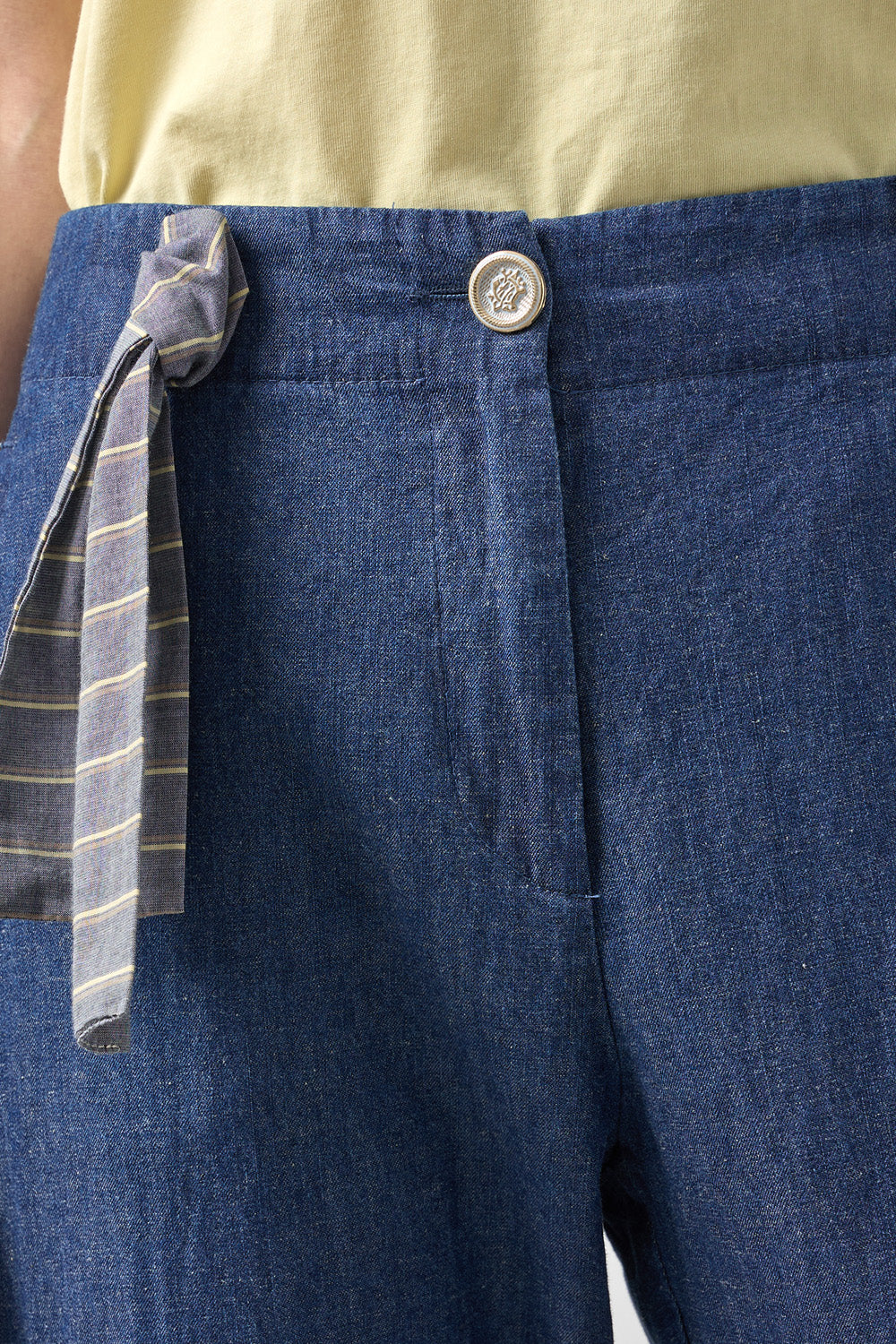 Γυναικείο μπλε barrel τζιν παντελόνι σε βαμβακερό ύφασμα με ριγέ ζωνάκι στη μέση